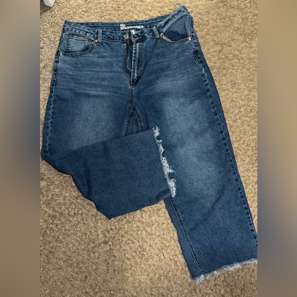🌷Size 18 No Boundaries Distressed ahem Jeans🌷